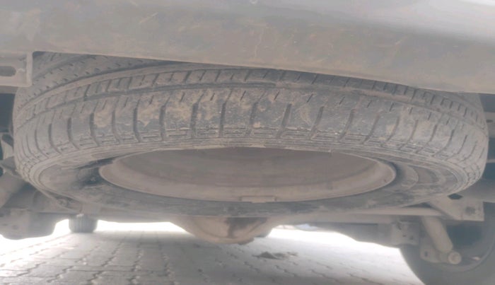 2010 Toyota Innova 2.5 G2 7STR, Diesel, Manual, 2,36,895 km, tyre