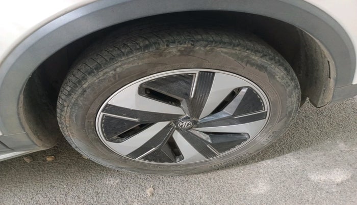 2023 MG ZS EV EXCLUSIVE, Electric, Automatic, 50,029 km, tyre