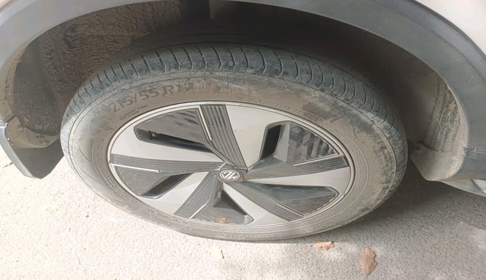 2023 MG ZS EV EXCLUSIVE, Electric, Automatic, 50,029 km, tyre