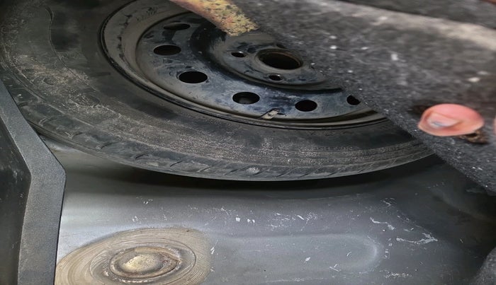 2016 Maruti Swift VXI, Petrol, Manual, 81,725 km, tyre