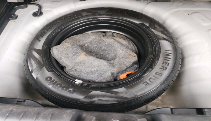 2023 Hyundai VENUE SX 1.5 CRDI, Diesel, Manual, 1,02,803 km, tyre