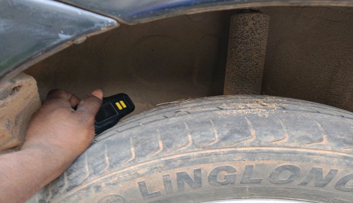 2011 Toyota Etios V, Petrol, Manual, 1,10,390 km, tyre