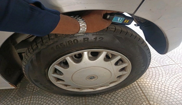 2017 Hyundai Eon ERA +, Petrol, Manual, 54,790 km, tyre