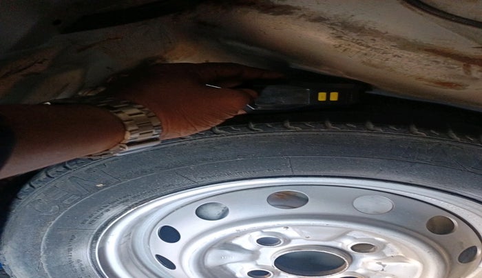 2017 Hyundai Eon ERA +, Petrol, Manual, 54,790 km, tyre