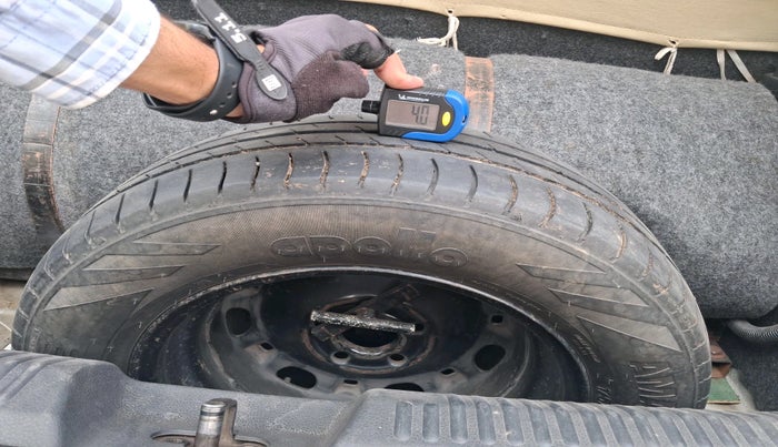 2012 Volkswagen Polo TRENDLINE 1.2L PETROL, Petrol, Manual, 1,86,441 km, tyre