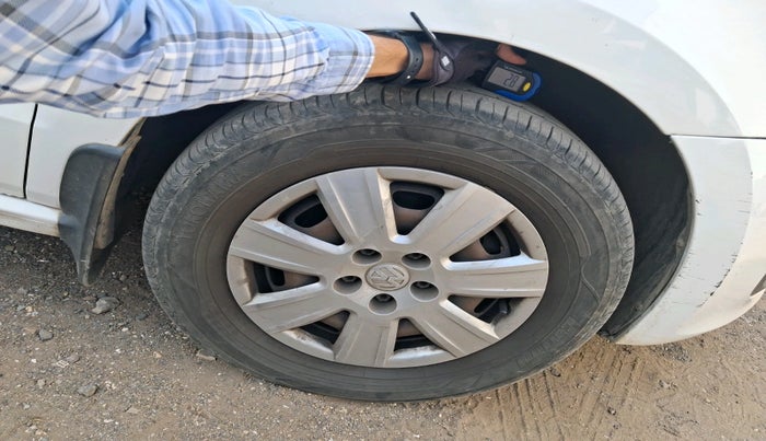 2012 Volkswagen Polo TRENDLINE 1.2L PETROL, Petrol, Manual, 1,86,441 km, tyre