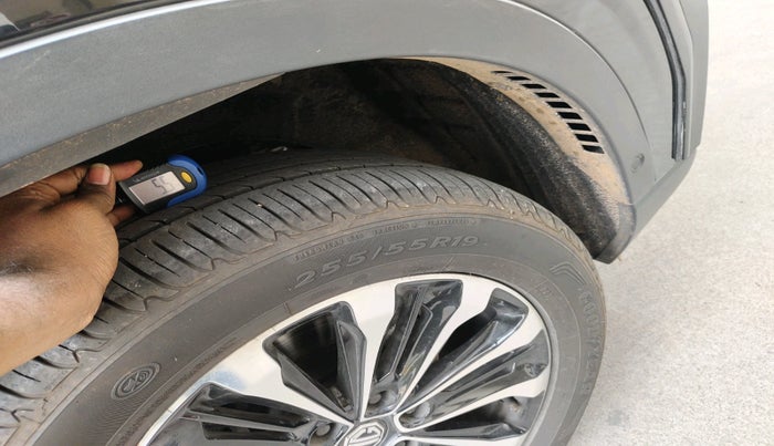 2021 MG GLOSTER SAVVY 7 STR 2.0 TWIN TURBO 4WD, Diesel, Automatic, 17,701 km, tyre