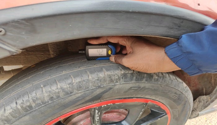 2017 Maruti IGNIS ZETA 1.2, Petrol, Manual, 1,41,043 km, tyre