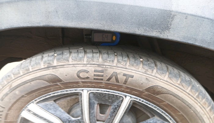 2023 Renault Kwid CLIMBER 1.0 AMT Dual Tone , Petrol, Automatic, 6,759 km, tyre