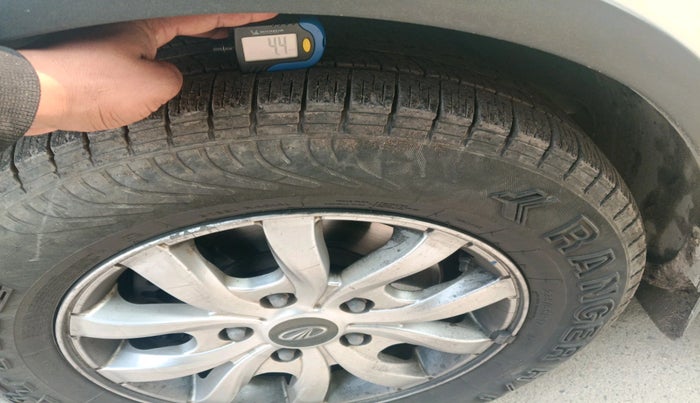 2017 Mahindra XUV500 W10 AT 1.99, Diesel, Automatic, 2,11,208 km, tyre