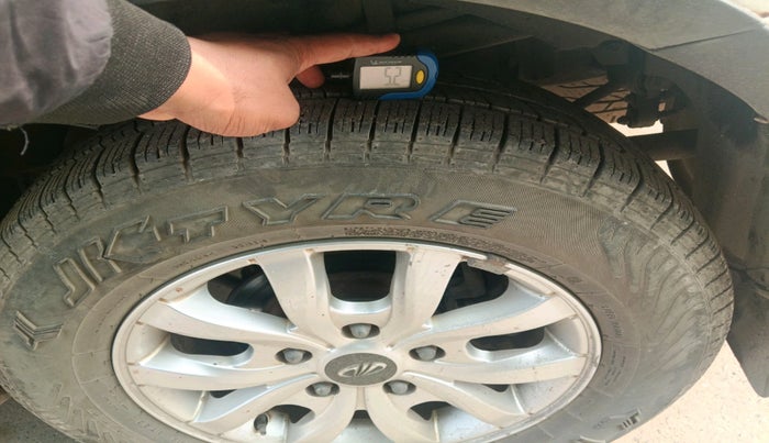 2017 Mahindra XUV500 W10 AT 1.99, Diesel, Automatic, 2,11,208 km, tyre