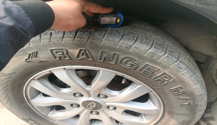 2017 Mahindra XUV500 W10 AT 1.99, Diesel, Automatic, 2,11,208 km, tyre