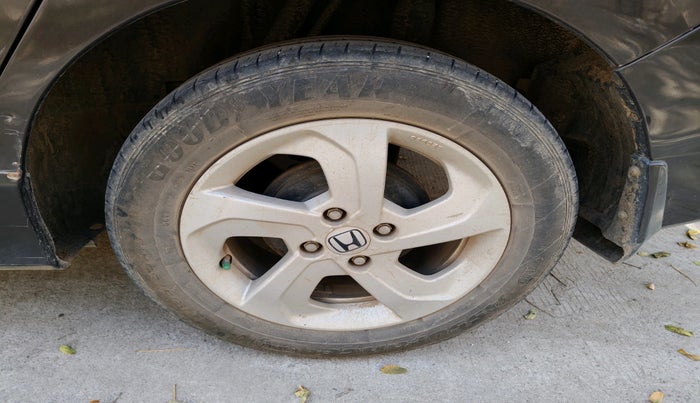 2016 Honda City 1.5L I-VTEC V MT, Petrol, Manual, 1,61,728 km, tyre