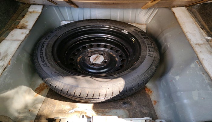 2016 Honda City 1.5L I-VTEC V MT, Petrol, Manual, 1,61,728 km, tyre