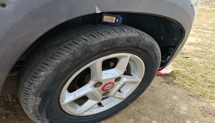 2016 Renault Kwid RXT 1.0 AMT, Petrol, Automatic, 71,405 km, tyre