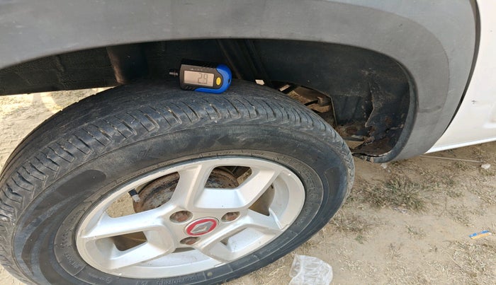 2016 Renault Kwid RXT 1.0 AMT, Petrol, Automatic, 71,405 km, tyre