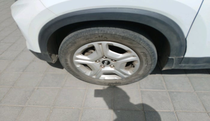 2020 KIA SONET HTK PLUS 1.5 AT, Diesel, Automatic, 58,681 km, tyre