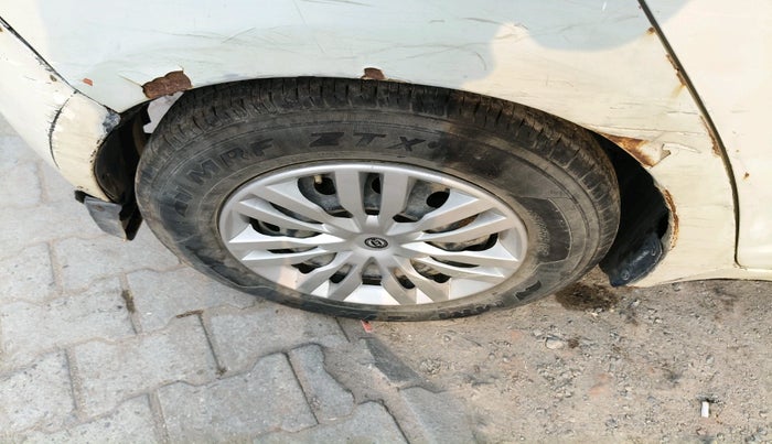 2011 Maruti Swift VXI, Petrol, Manual, 86,422 km, tyre