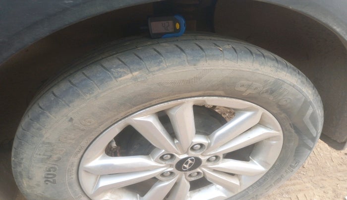 2017 Hyundai Creta SX PLUS 1.6 PETROL, Petrol, Manual, 1,10,962 km, tyre