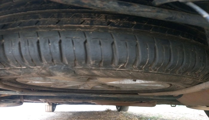 2014 Maruti Ertiga ZDI, Diesel, Manual, 1,09,092 km, tyre