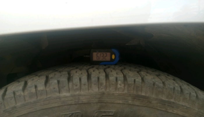 2017 Mahindra TUV300 T10, Diesel, Manual, 85,046 km, tyre