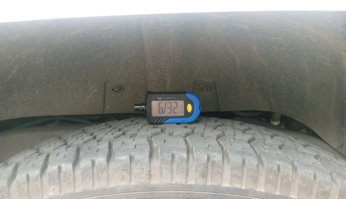 2017 Mahindra TUV300 T10, Diesel, Manual, 85,046 km, tyre