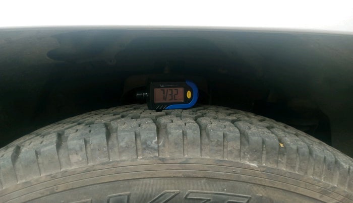 2017 Mahindra TUV300 T10, Diesel, Manual, 85,046 km, tyre