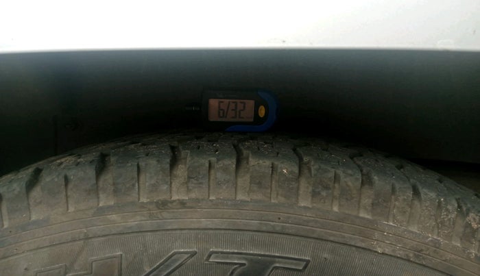 2017 Mahindra TUV300 T10, Diesel, Manual, 85,046 km, tyre