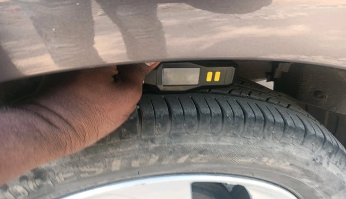 2015 Honda City 1.5L I-DTEC V, Diesel, Manual, 1,19,108 km, tyre