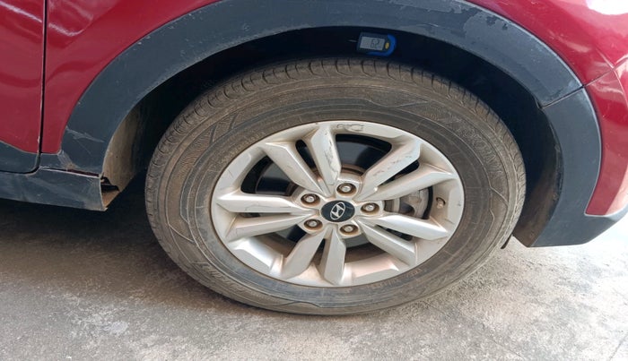 2015 Hyundai Creta SX PLUS 1.6 PETROL, Petrol, Manual, 76,399 km, tyre