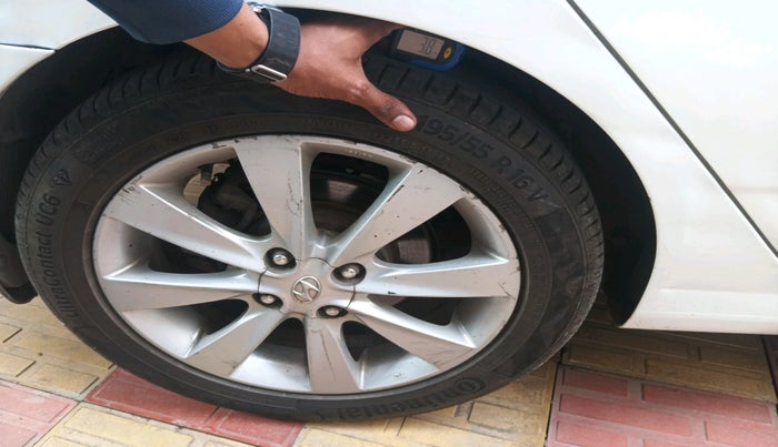 2011 Hyundai Verna FLUIDIC 1.6 VTVT SX OPT, Petrol, Manual, 69,961 km, tyre