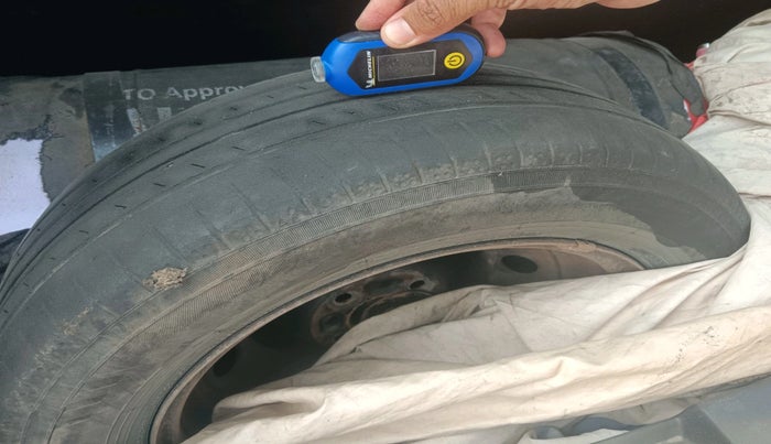 2017 Maruti IGNIS DELTA 1.2, Petrol, Manual, 2,31,884 km, tyre