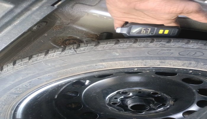 2016 Skoda Superb L&K 1.8 TSI AT, Petrol, Automatic, 1,42,880 km, tyre