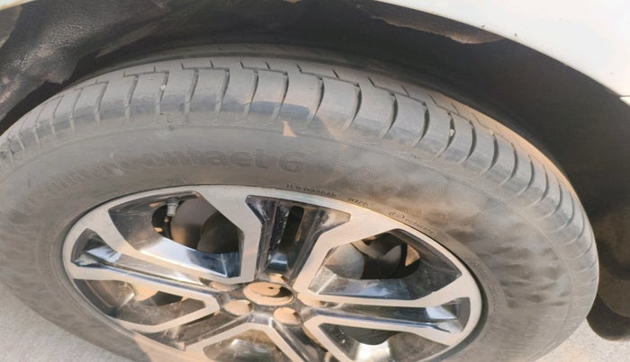 2020 KIA CARNIVAL LIMOUSINE 2.2 7 STR, Diesel, Automatic, 1,33,407 km, tyre