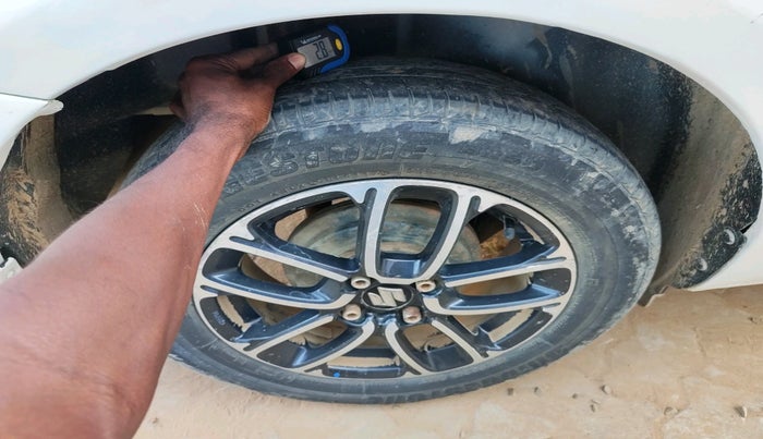 2015 Maruti Ciaz VXI, Petrol, Manual, 1,24,659 km, tyre