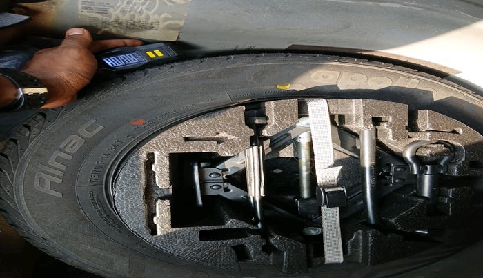 2016 Volkswagen Ameo COMFORTLINE 1.2L, Petrol, Manual, 47,492 km, tyre