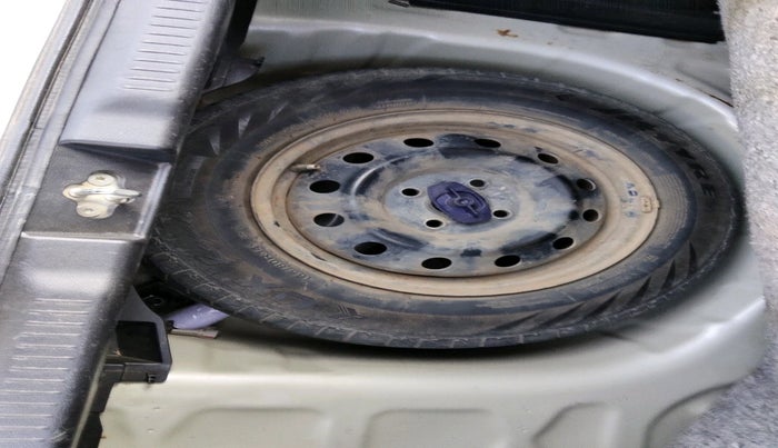 2020 Maruti Swift VXI, Petrol, Manual, 75,287 km, tyre