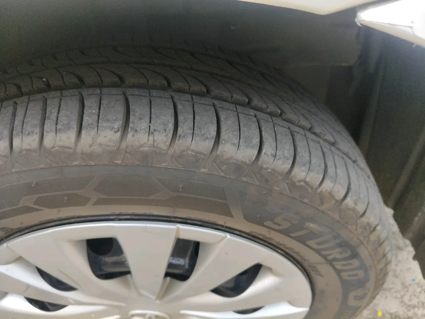 2013 Toyota Etios Liva G, Petrol, Manual, 1,89,700 km, tyre