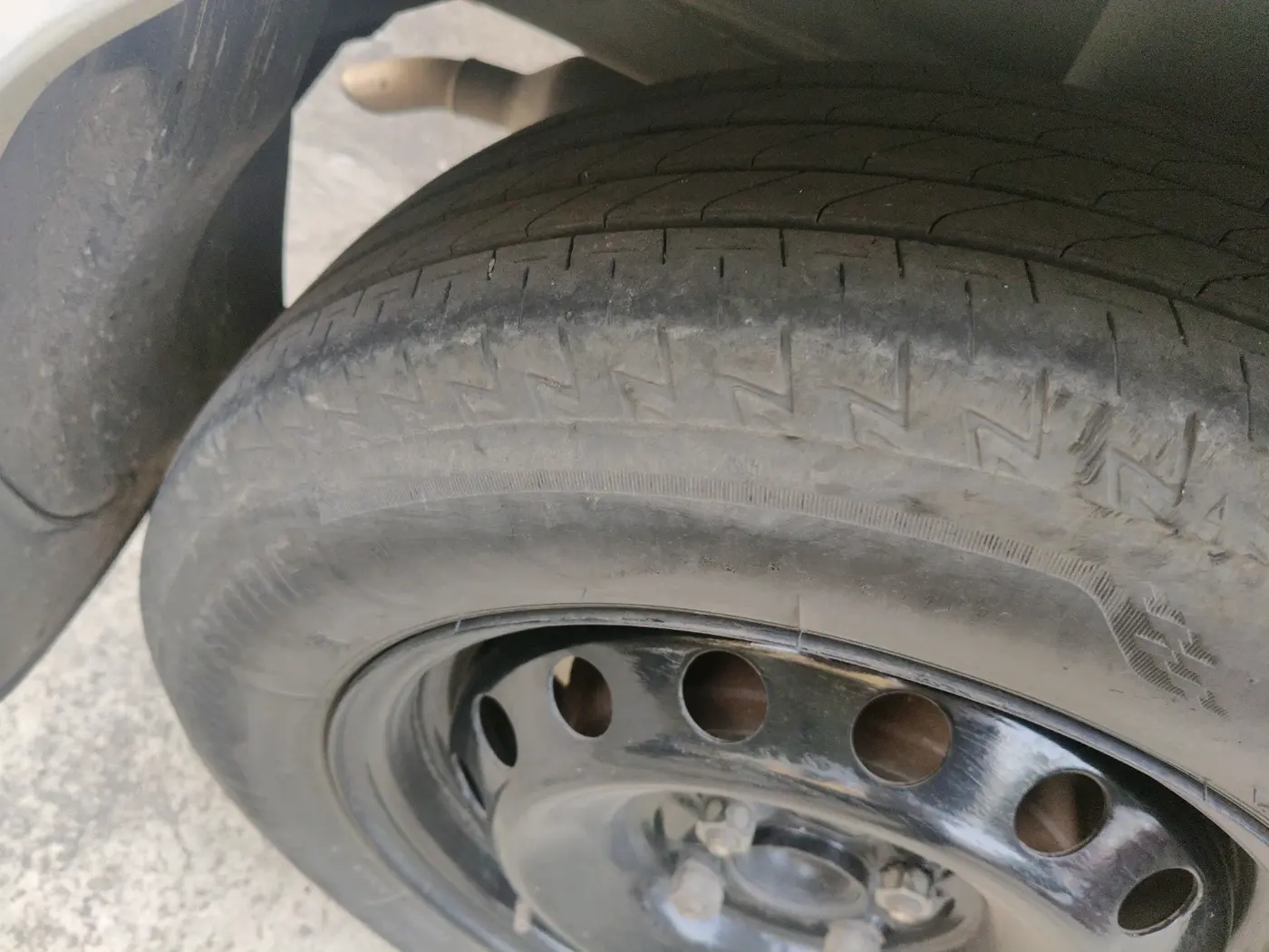2013 Toyota Etios Liva G, Petrol, Manual, 1,89,700 km, tyre