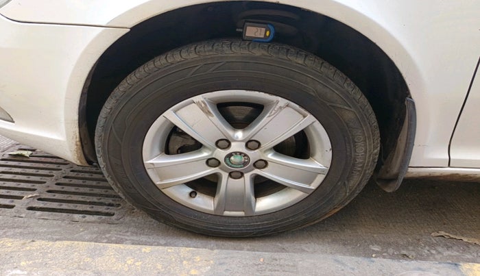 2011 Skoda Laura AMBIENTE 2.0 TDI CR MT, Diesel, Manual, 1,30,988 km, tyre