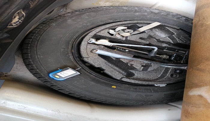 2011 Skoda Laura AMBIENTE 2.0 TDI CR MT, Diesel, Manual, 1,30,988 km, tyre