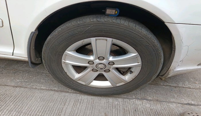 2011 Skoda Laura AMBIENTE 2.0 TDI CR MT, Diesel, Manual, 1,30,988 km, tyre