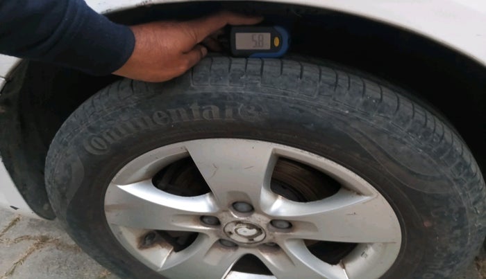 2010 Skoda Fabia ELEGANCE 1.2 MPI, Petrol, Manual, 1,16,845 km, tyre