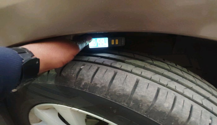 2012 Maruti Ertiga ZXI, Petrol, Manual, 88,365 km, tyre