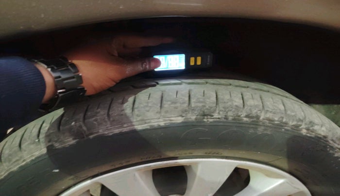 2012 Maruti Ertiga ZXI, Petrol, Manual, 88,365 km, tyre