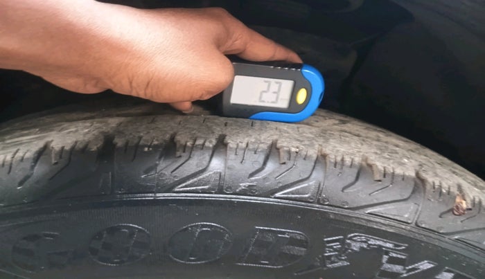 2012 Mahindra XUV500 W8, Diesel, Manual, 76,314 km, tyre