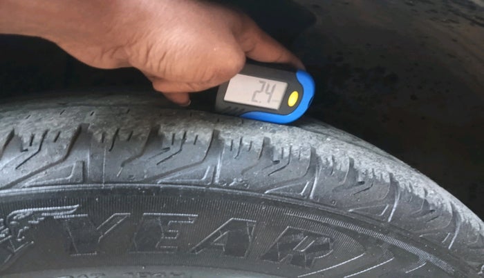 2012 Mahindra XUV500 W8, Diesel, Manual, 76,314 km, tyre