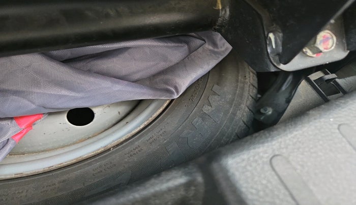 2018 Maruti Wagon R 1.0 LXI CNG, Petrol, Manual, 2,40,460 km, tyre