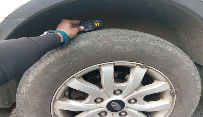 2015 Mahindra XUV500 W10, Diesel, Manual, 35,955 km, tyre