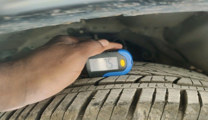 2010 Toyota Fortuner 3.0 4X4 MT, Diesel, Manual, 2,28,330 km, tyre